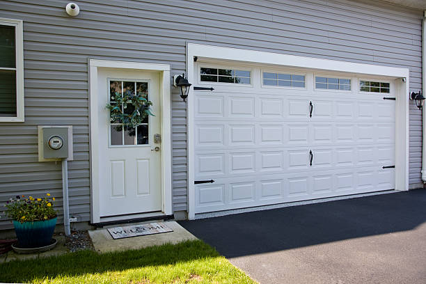 24/7 Emergency Garage Door Panel Replacement experts in Broadlands, VA